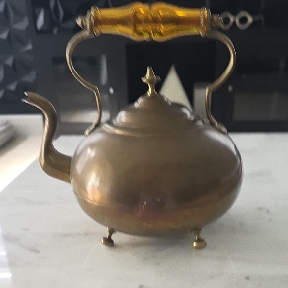 Vintage Brass Teapot with Amber Handle - Picture 6 of 9